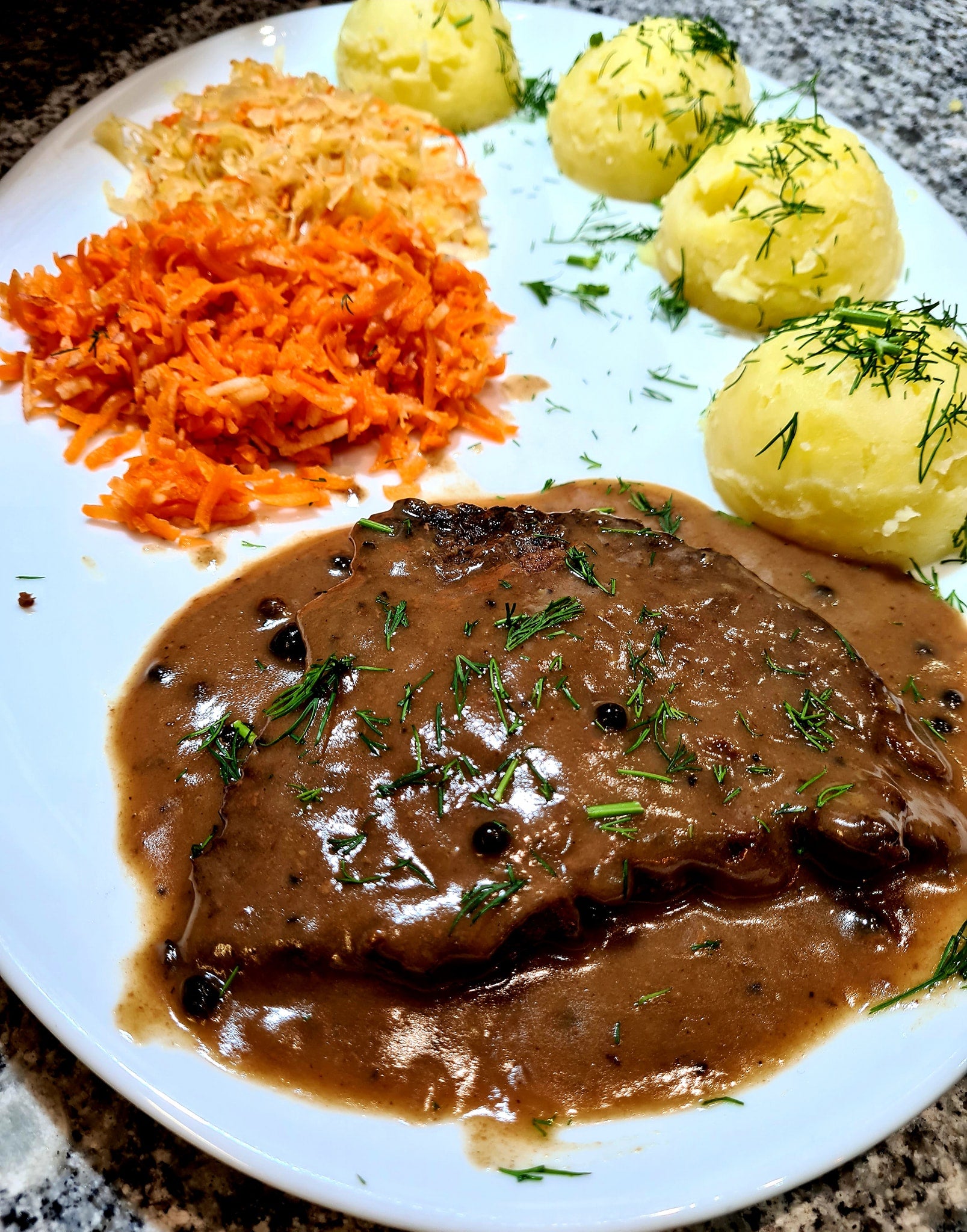 Beef Steaks in Natural Gravy (Bitki Wołowe w Sosie Własnym) – 900 ml