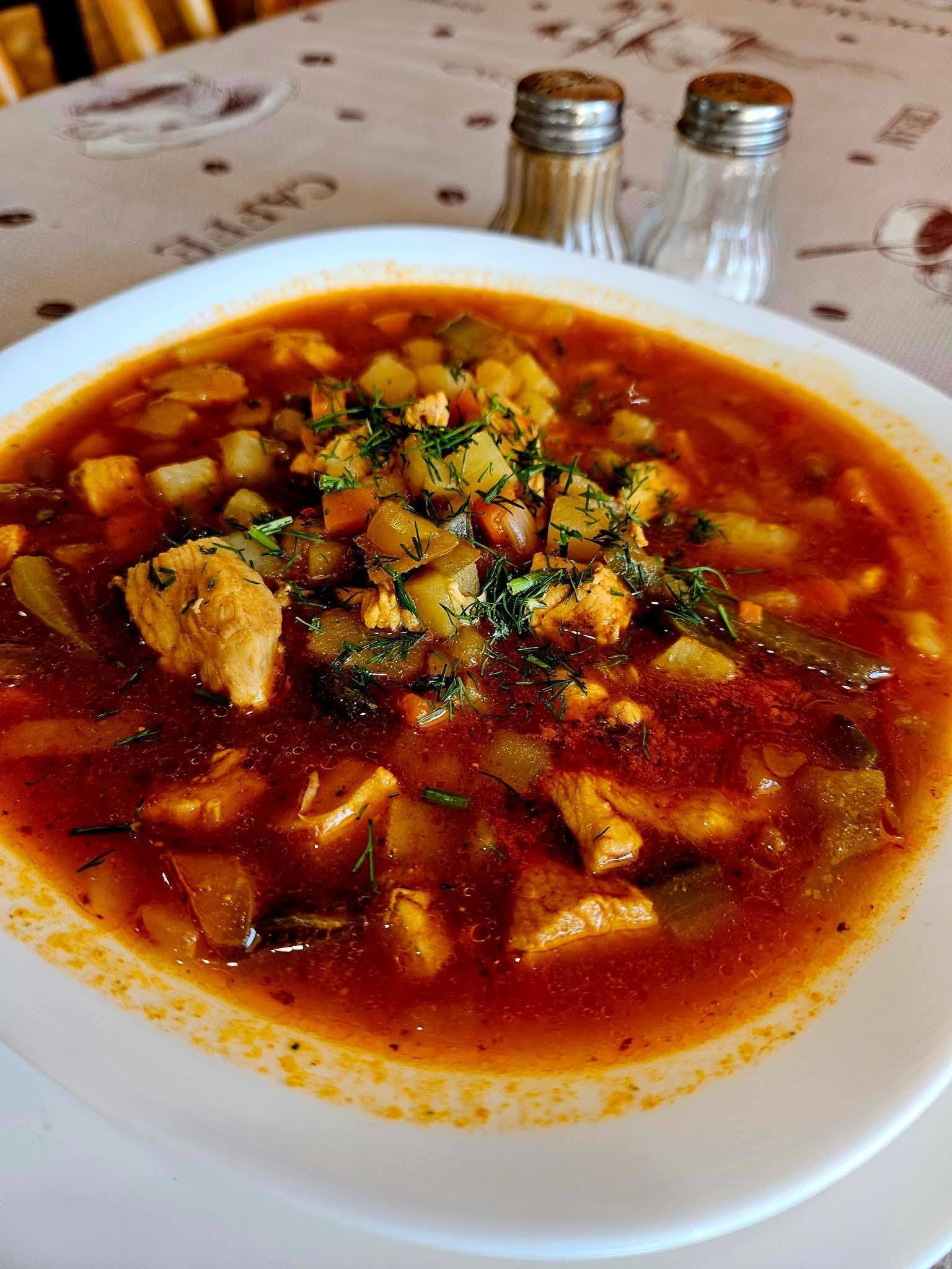 Chicken Goulash Soup (Zupa Gulaszowa z Kurczakiem) – 900 ml