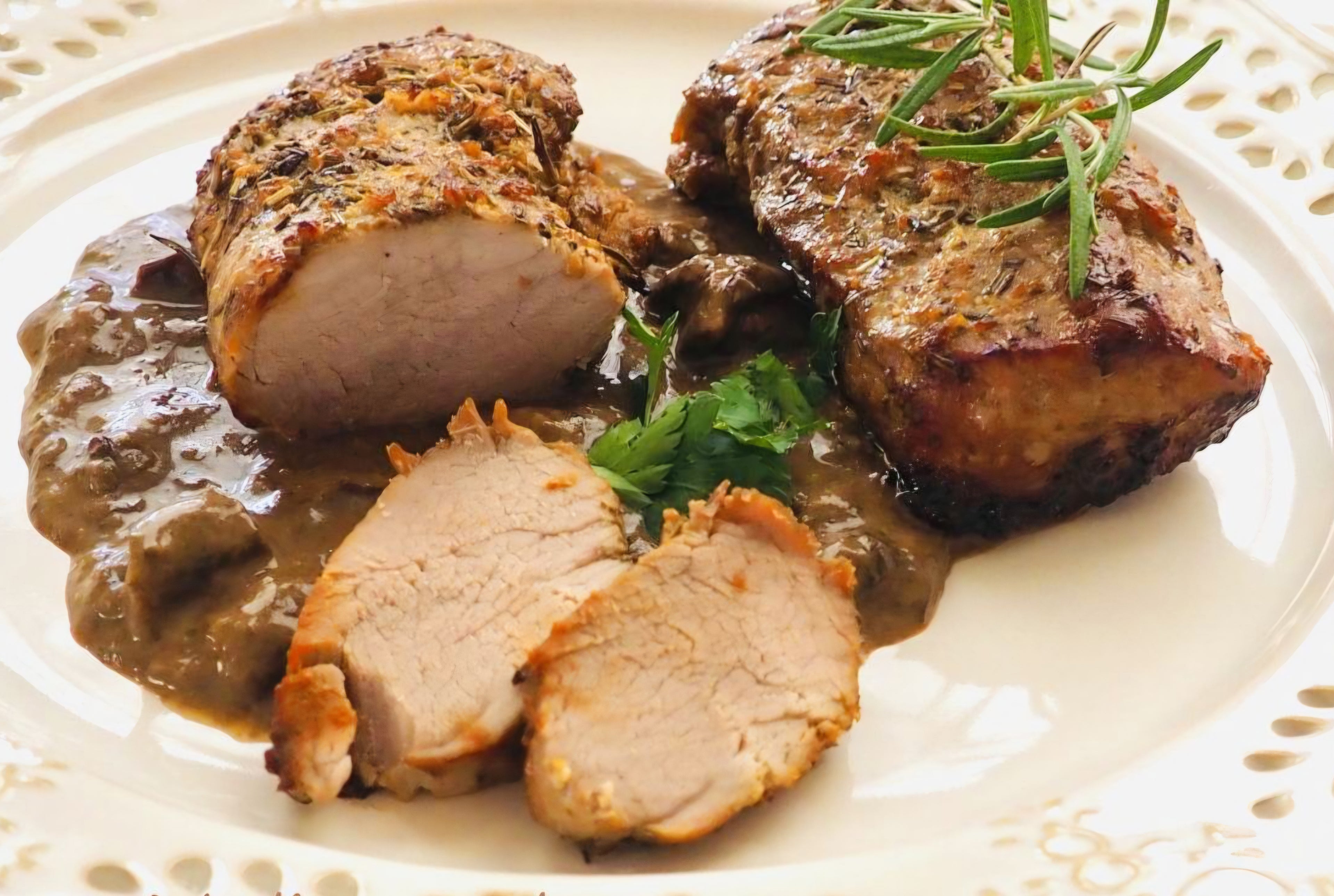 Pork Tenderloin in Mushroom Sauce(Polędwiczki wieprzowe w sosie grzybowym)